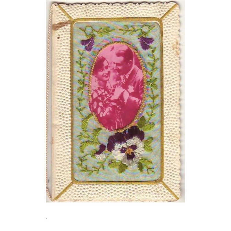 n°9802 - Carte Brodée - Couple dans un médaillon