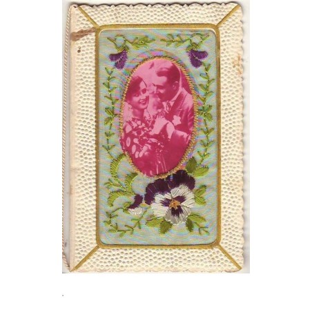 n°9802 - Carte Brodée - Couple dans un médaillon