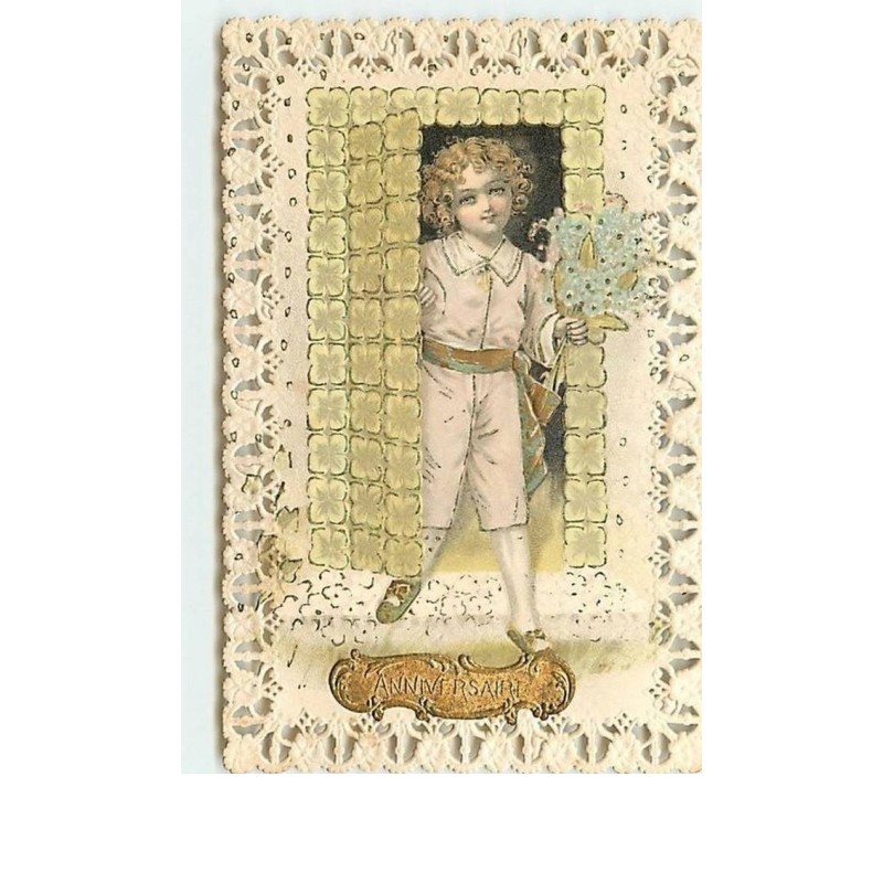 n°12600 - Carte Gaufrée et dentelée - Anniversaire - Garçon apportant des fleurs