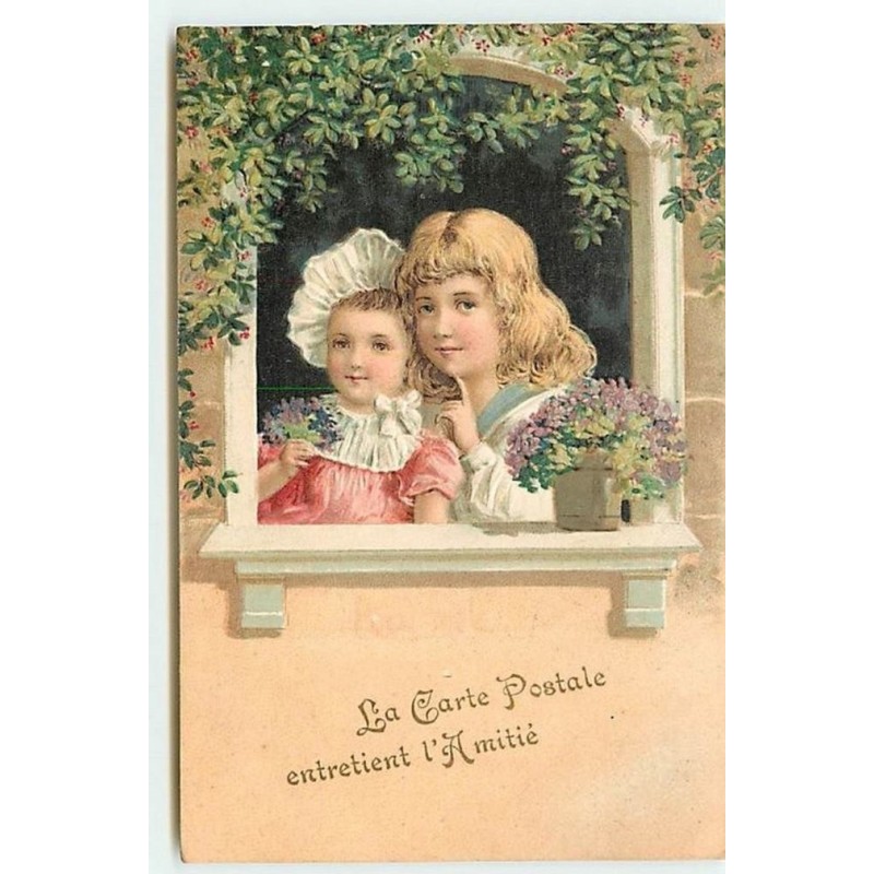 n°12644 - Carte Gaufrée - La Carte Postale entretient l'Amitié - Deux enfants à une fenêtre
