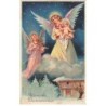 n°25680 - Carte Gaufrée - Fröhliche Weihnachten - Anges gardien l'un portant un bébé, l'autre jouant du violon