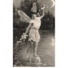 n°25700 - Carte Fantaisie - Surréalisme - Sylphide sur une Bulle au dessus de l'Eau