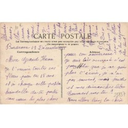 n°25737 - Représentation de Timbres - Cut Stamps - Hirondelle déposant une fleur dans une ombrelle