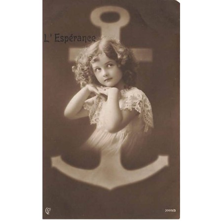 n°25747 - Enfant - L'espérance - Portrait d'une fillette réflechissant devant une ancre