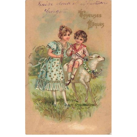n°25765 - Carte Gaufrée - Joyeuses Pâques - Une jeune fille et un garçon assis sur un mouton