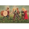 n°25769 - Carte Gaufrée - Heureuses Pâques - Poussins habillés, certains jouant de la musique