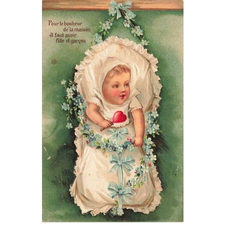 n°25941 - Carte Gaufrée - Bébé avec un hochet coeur - Myosotis