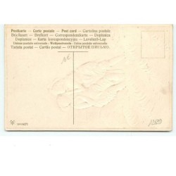 n°12699 - Carte Gaufrée - Baigneuses les pieds dans l'eau - Baigneuse