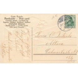 n°25967 - Carte Gaufrée - Noël - Garçon assis sur une brouette remplie de pommes