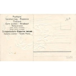 n°26021 - Carte Gaufrée - Pâques - Fillette tenant des poussins dans des oeufs