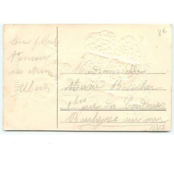 n°12729 - Carte Gaufrée - Bonne Année - Garçon apportant une enveloppe et trèfle à 4 feuilles