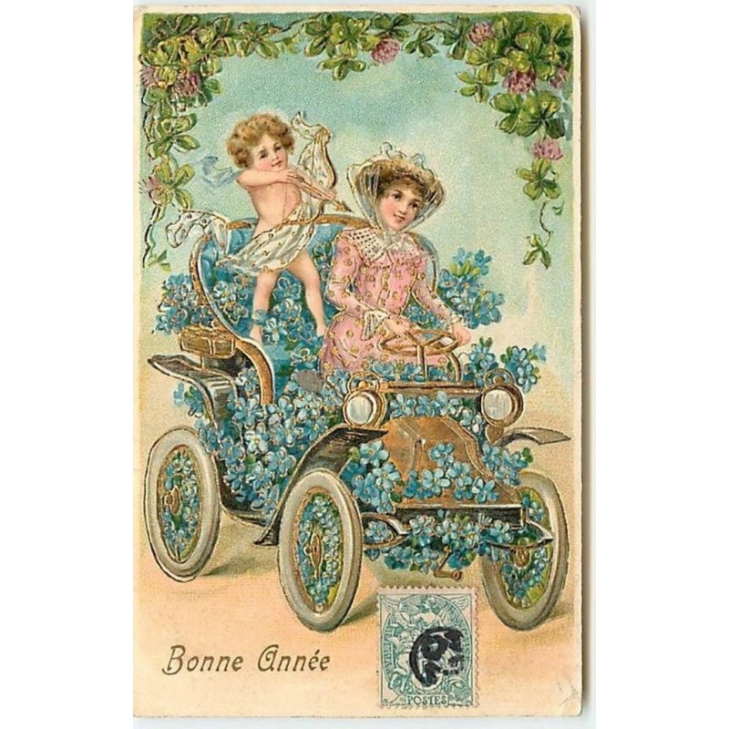 n°12730 - Carte Gaufrée - Bonne Année - Jeune femme et cupidon dans une voiture fleurie