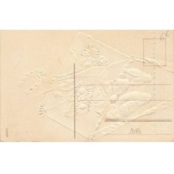 n°26084 - Carte Gaufrée - Couple de Colombes sur une enveloppe décorée de fleurs