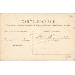 n°26092 - Carte Gaufrée - Fantaisie - Fillette avec des fleurs