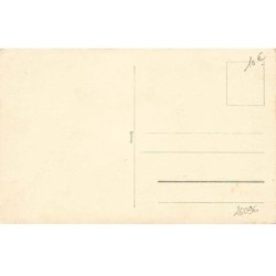 n°26096 - Animaux - Chien - Teckel veillant sur un châton dormant