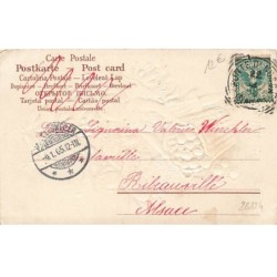 n°26124 - Carte Gaufrée - Noël - Buon Natale - Anges portant des pommes dans un panier près d'un sapin