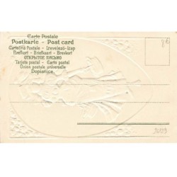 n°26129 - Carte Gaufrée - Joyeux Pâques - Jeune femme portant des paniers remplis d'oeufs