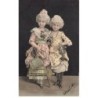 n°26147 - Fantaisie - Deux jeunes filles avec des fleurs, et une tenant un arrosoir