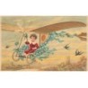 n°26218 - Carte Gaufrée - Garçon dans un avion décoré de myosotis - Hirondelles