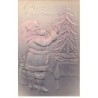 n°26228 - Carte Gaufrée - A Merry Christmas - Père Noël décorant un sapin