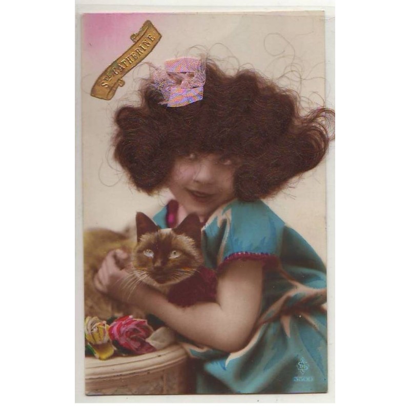 n°26308 - Carte avec cheveux - Sainte-Catherine - Fillette câlinant un chat