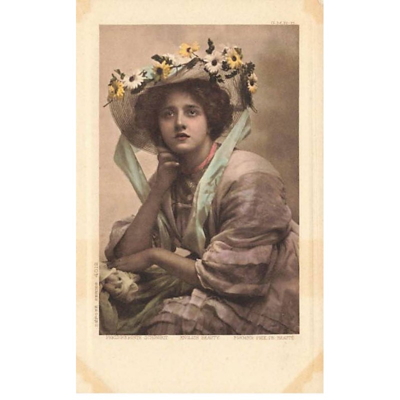 n°26323 - Fantaisie - English Beauty - Jeune femme portant un chapeau fleuri avec des marguerites