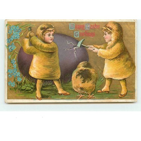 n°12794 - Carte Gaufrée - Happy Easter Greetings - Enfants cassant un oeuf devant un poussin