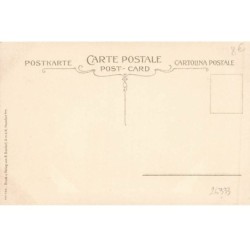 n°26333 - Fantaisie - Colombine chatouillant avec une plume Arlequin, sous le regard de Pierrot
