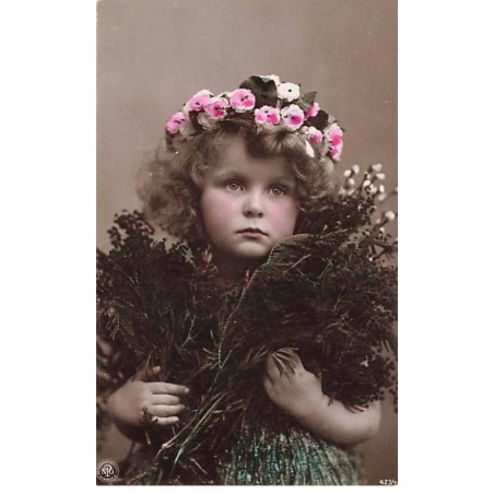 n°26350 - Enfant - Portrait d'une fillette portant une couronne de fleurs