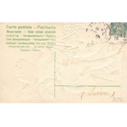 n°26392 - Clapsaddle - Carte Gaufrée - Joyeuses Pâques - Ange portant un poussin dans un oeuf rempli de violettes