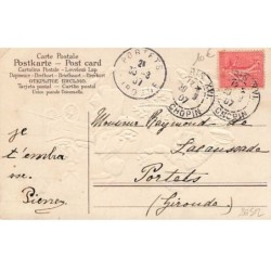 n°26512 - Carte Gaufrée - Joyeuses Pâques - Garçon offrant des violettes à un lièvre habillé