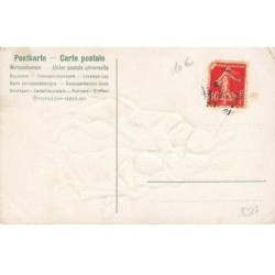 n°26517 - Carte Gaufrée - Joyeuses Pâques - Couple de lièvres habillés, se promenant dans la forêt