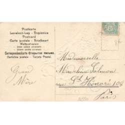 n°26550 - Carte Gaufrée - Fantaisie - Enfants assis dans une brouette remplie de myosotis, sous une ombrelle