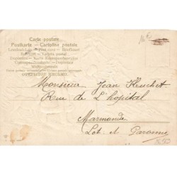 n°26569 - Carte Gaufrée - Joyeux Noël - Un ange marchant près du Père Noël à l'orée d'un bois