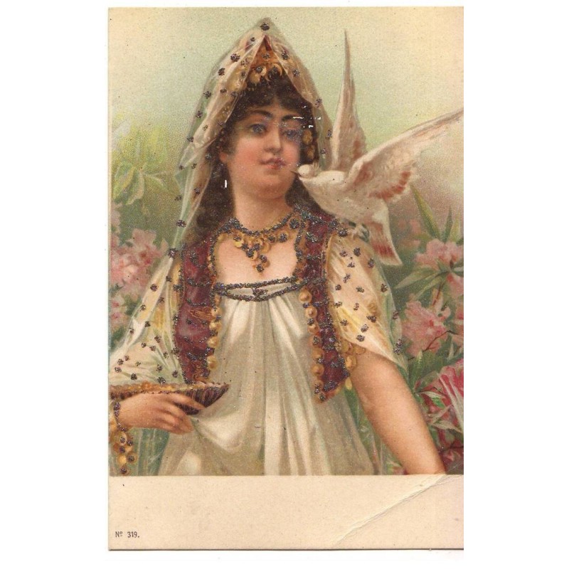 n°19589 - Carte à paillettes - Jeune femme avec une colombe sur l'épaule