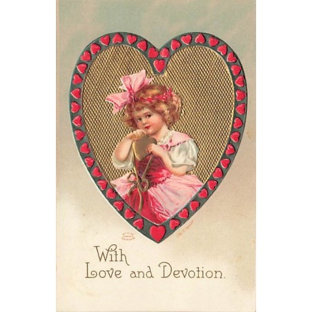 n°26627 - Carte Gaufrée - Clapsaddle - Saint-Valentin - With Love and Devotion - Fillette au milieu d'un coeur