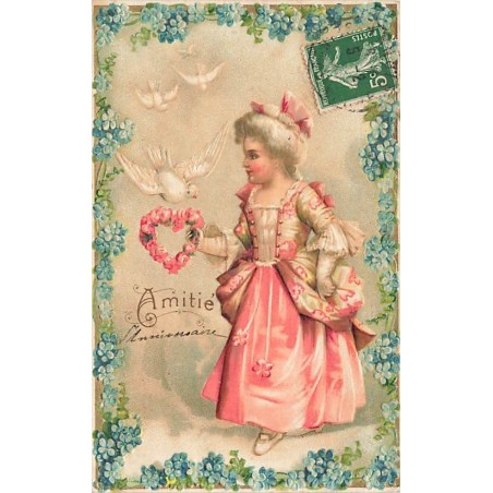 n°26631 - Carte Gaufrée - Clapsaddle - Amitié - Jeune fille montrant un coeur en roses à des colombes