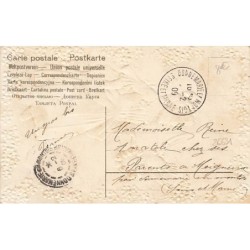 n°26631 - Carte Gaufrée - Clapsaddle - Amitié - Jeune fille montrant un coeur en roses à des colombes
