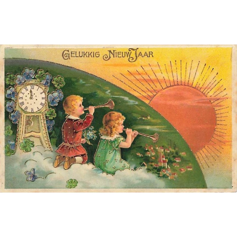 n°26717 - Carte Gaufrée 2266 - Nouvel An - Enfants jouant de la trompette au coucher de soleil