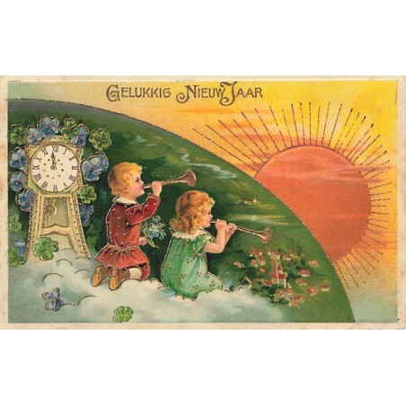 n°26717 - Carte Gaufrée 2266 - Nouvel An - Enfants jouant de la trompette au coucher de soleil