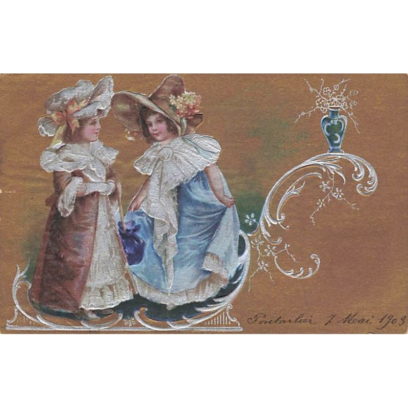 n°26746 - Carte Gaufrée - Clapsaddle - Deux jeunes filles se promenant
