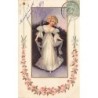n°26785 - Carte Gaufrée - Fantaisie - Jeune fille dansant, guirlande de roses