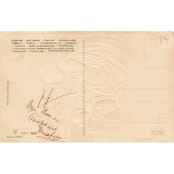 n°26947 - Carte Gaufrée - serie 8624 - Jeune femme hollandaise donnant un bateau en bois à un garçon