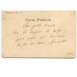 n°12942 - Fillette assise dans un oeuf