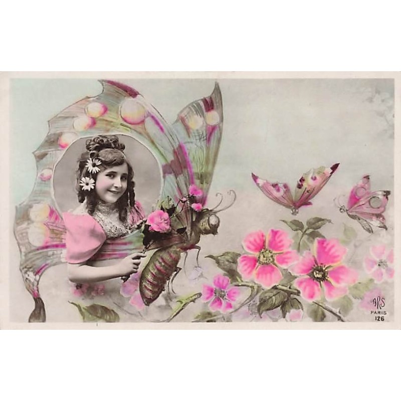n°27056 - Fantaisie - Jeune fille dans des ailes de papillon - Surréalisme
