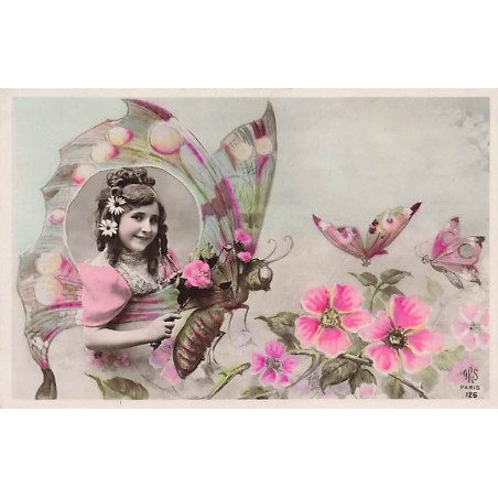 n°27056 - Fantaisie - Jeune fille dans des ailes de papillon - Surréalisme