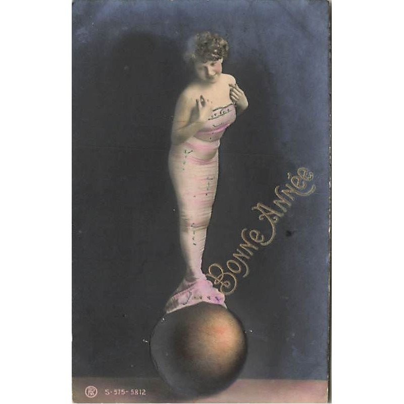 n°27328 - Carte en relief - Bonne Année - Femme sirène debout sur une sphère en relief - surréalisme