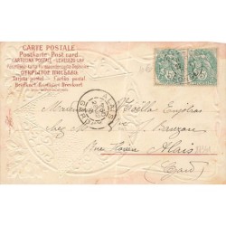 n°27341 - Carte Gaufrée - Noël - Femme veillant sur un bébé dans ses bras - Nativité