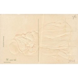 n°27348 - Carte Gaufrée - Serie 7608 - Couple s'embrassant
