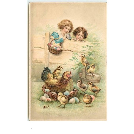 n°13076 - Carte Gaufrée - Enfants regardant une poule couvant des oeufs